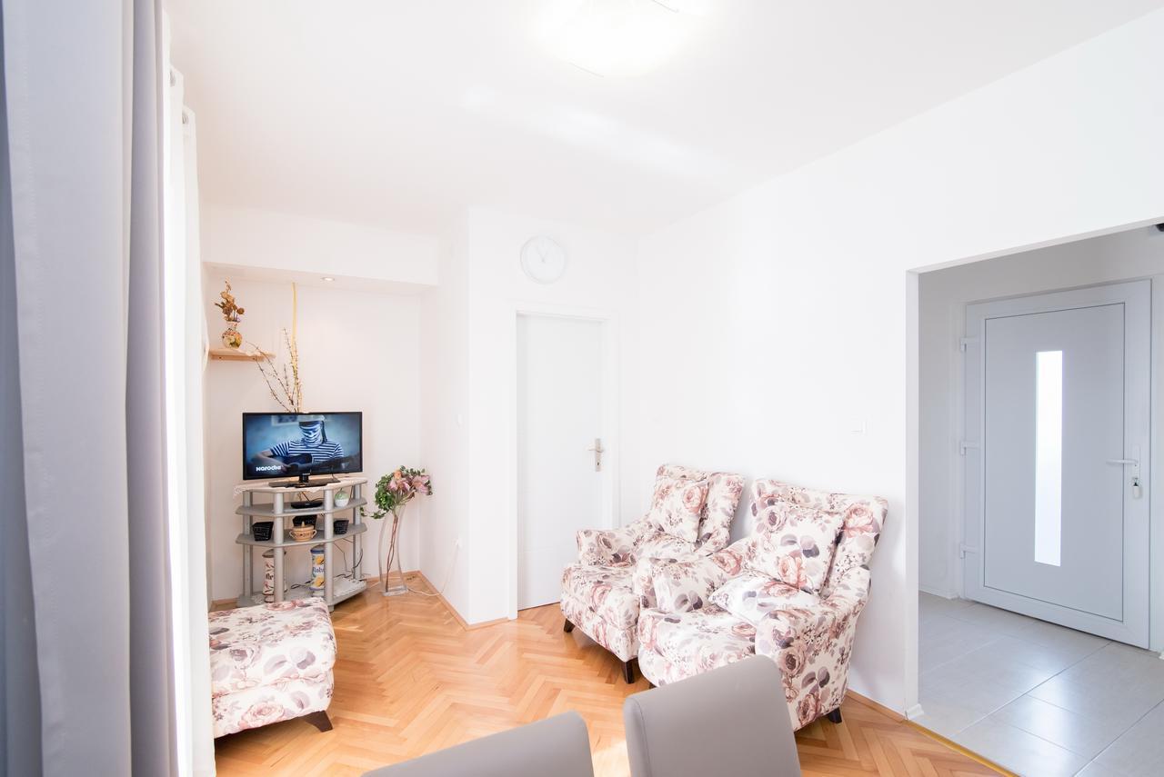 Apartment Seventh Heaven ポドストラナ エクステリア 写真