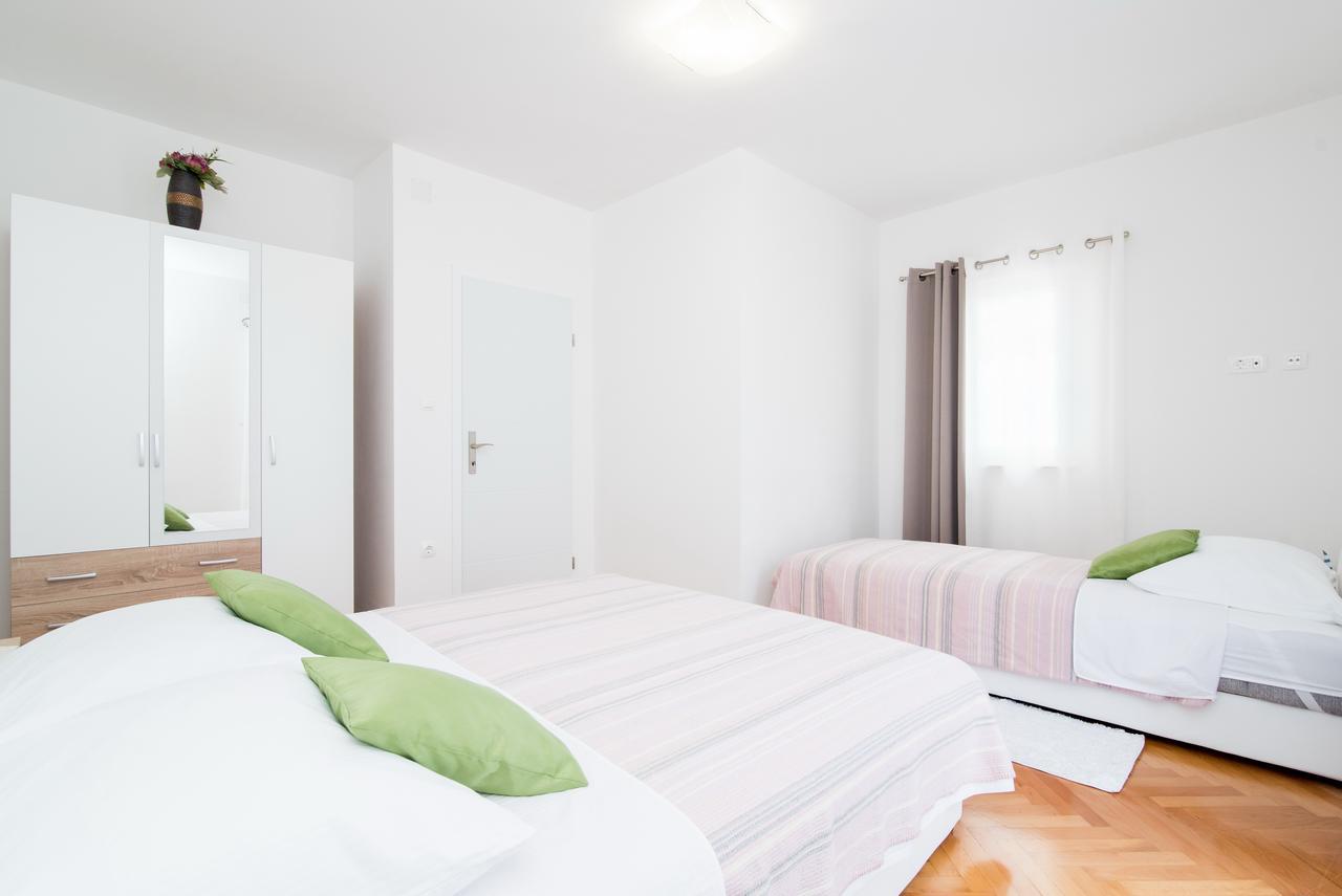 Apartment Seventh Heaven ポドストラナ エクステリア 写真